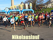 Nikolauslauf 2016 in München am 3.12.: über 10 km als Auftakt der Münchner Winterlaufserie bei Traumwetter im Olympiapark (©Foto: Martin Schmitz)
